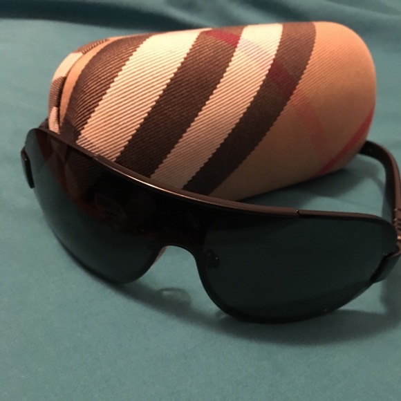 Burberry Blackout Sunglasses - Picture 5 of 6